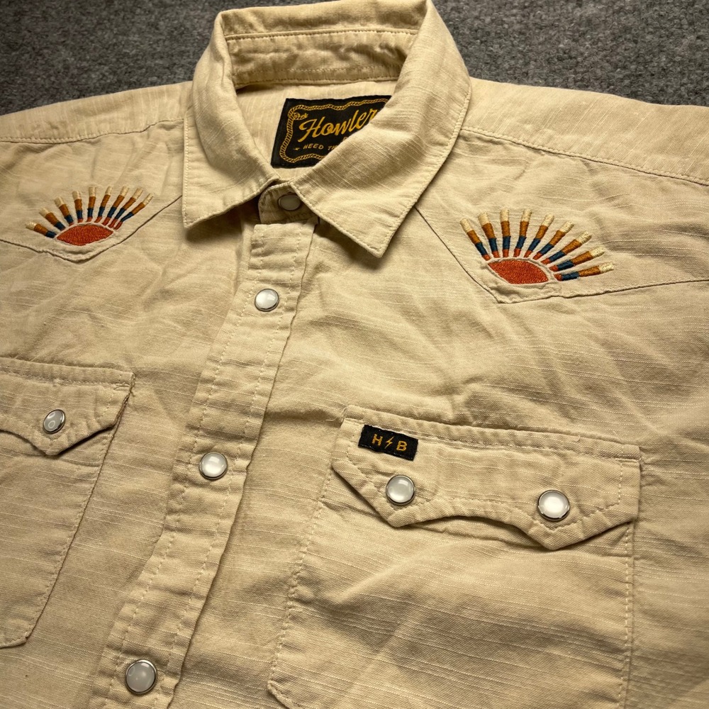 Howler Brothers Gaucho Snapshirt Tan Rising Sun Embroidered Short Sleeve Small